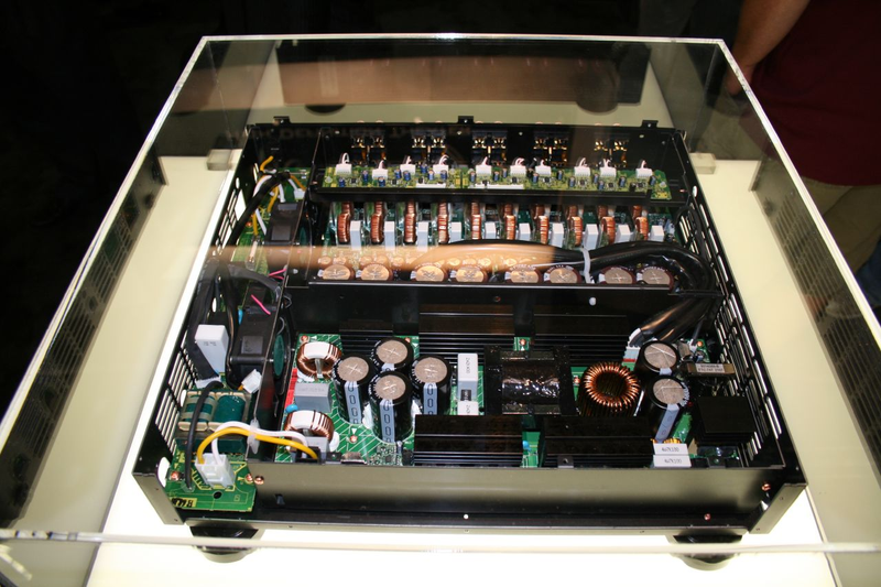 Illustration for article titled Pioneer Elite SC-09TX Amp and Receiver Kicks Audio Arse